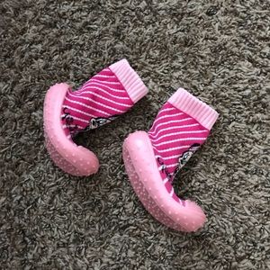 🎀 5x$25 🎀 Baby Minnie Mouse slippers